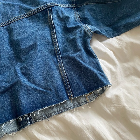 NWT - Forever 21 Women’s Cropped Jean Jacket Size M - Picture 9 of 16